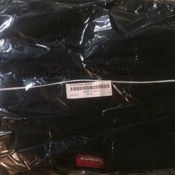 Authentic Supreme yoke piping crew neck size Med. - Picture 7 of 7